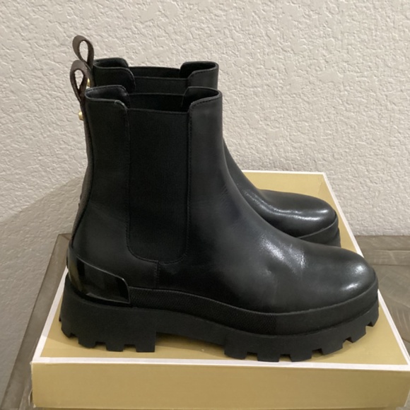 MICHAEL MICHAEL KORS Women's Rowan Pull-On Ankle Chelsea Booties, 7.5 - Picture 3 of 13